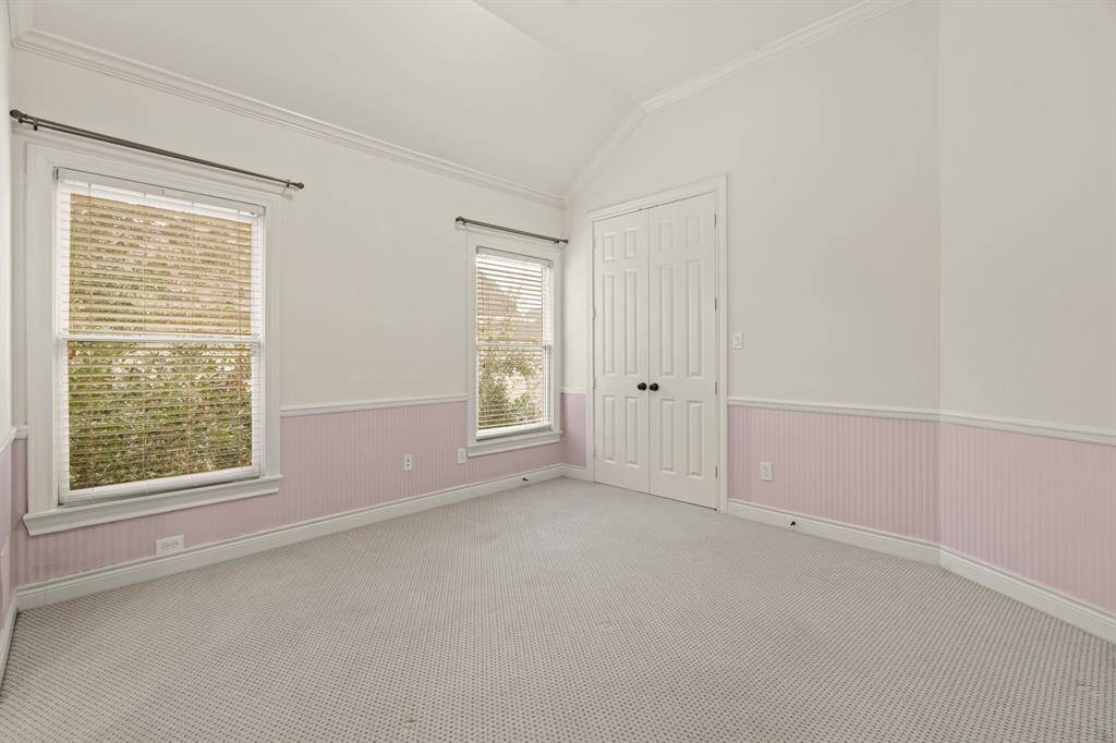 Large secondary bedroom