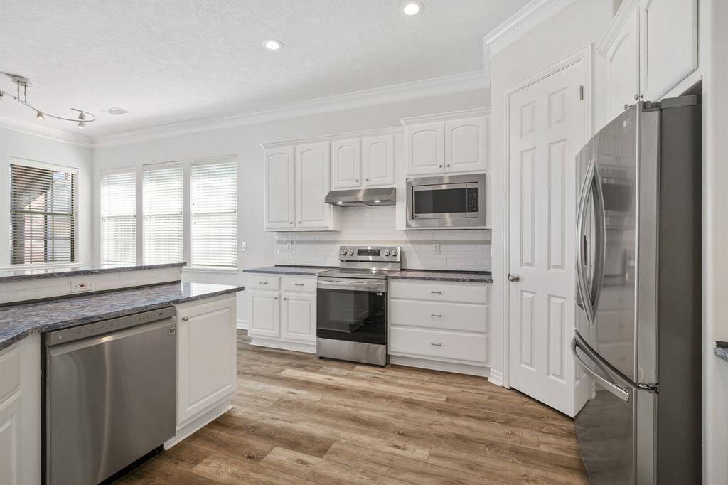 Another view of sunny kitchen with new appliances.