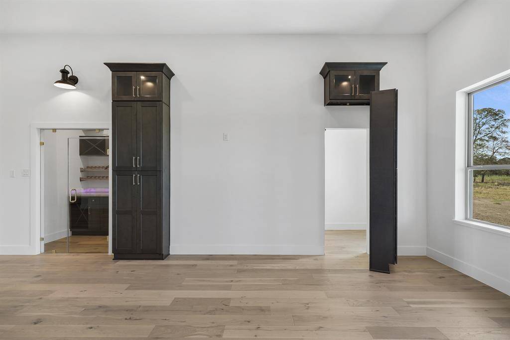 Large storage room tucked away off breakfast area.