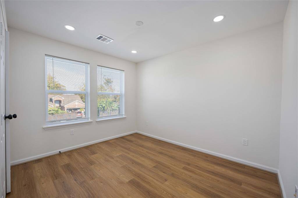 Bedroom 5: Primary with ensuite bathroom