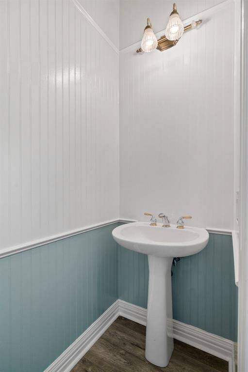 1/4 bath across from utility room