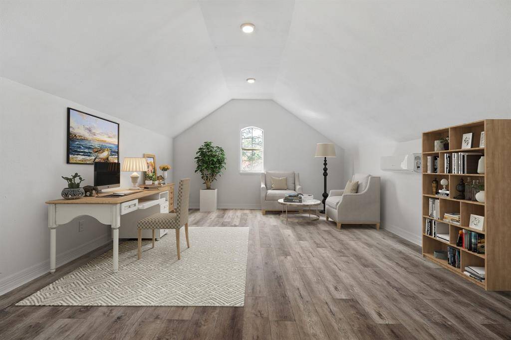 "Staged" picture of the office area (Decorating ideas)