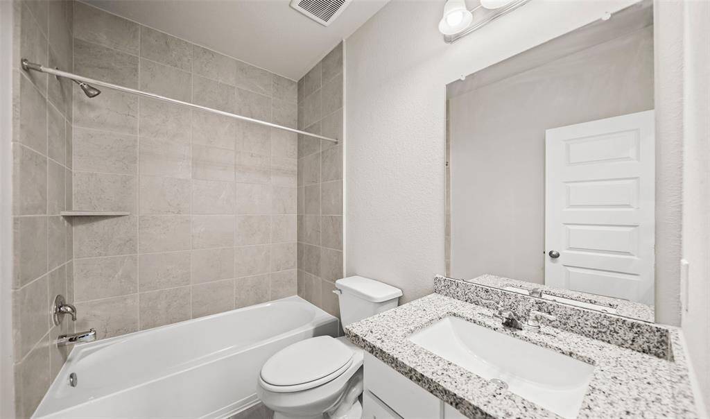 Hall bath (*Photo not of actual home and used for illustration purposes only.)