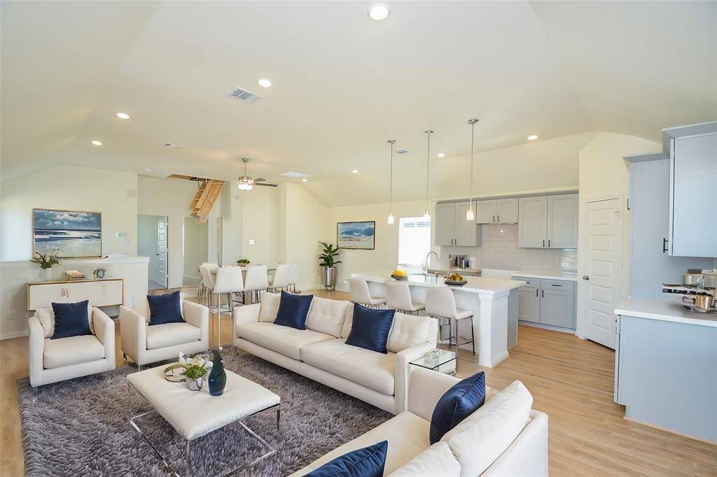 The open layout allows for flexible arrangements and versatile use of the space.
