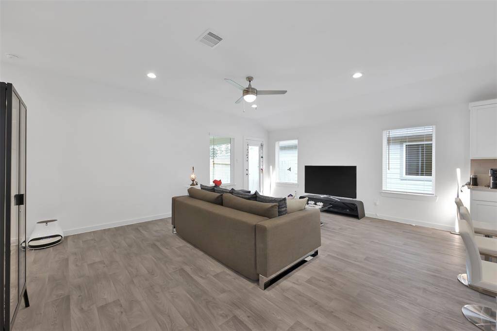 Very large spacious living area