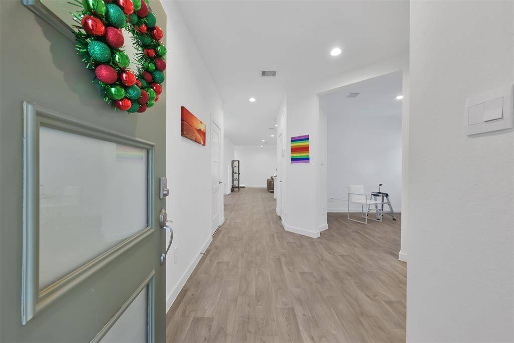 Large open entry way leading into the main living areas.