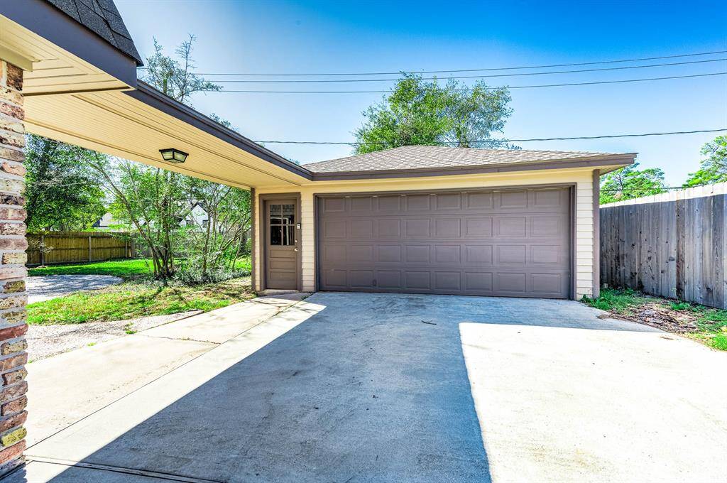 Detached Garage