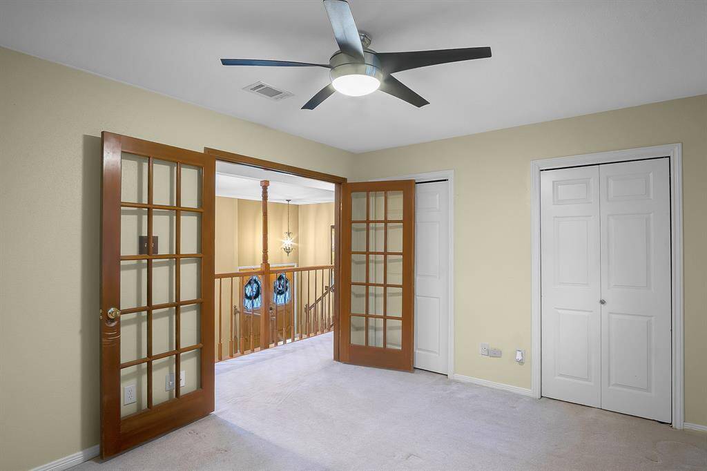 This room can function as the 4th bedroom as it has a large closet. You can also use this room as a playroom or office space!