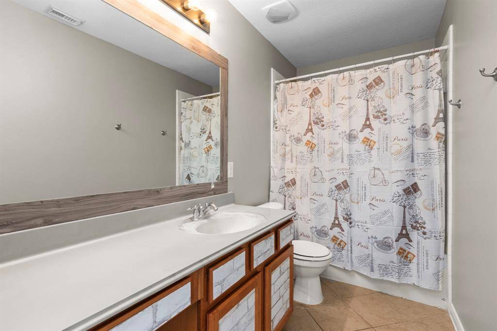 Full bath upstairs