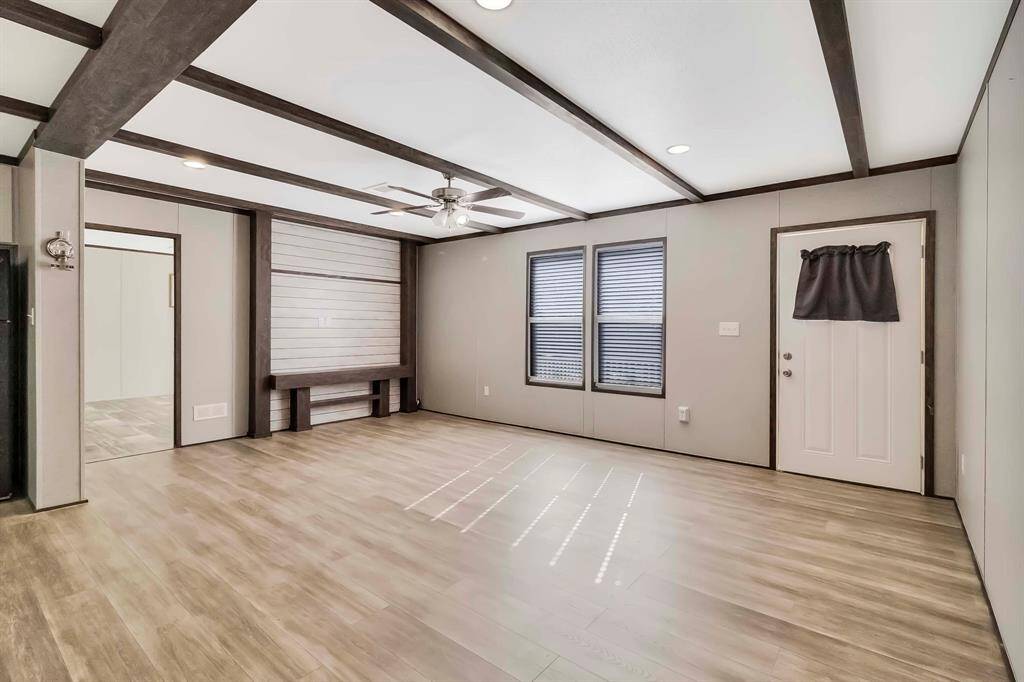 LOVE the beams.