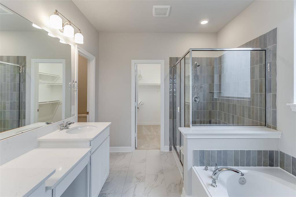 Note: Sample product photo. Actual exterior and interior selections may vary by homesite.