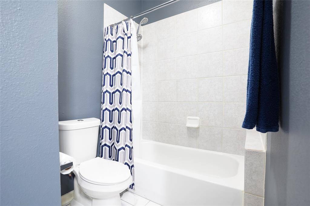 Unit B - Downstairs tub/shower combo.