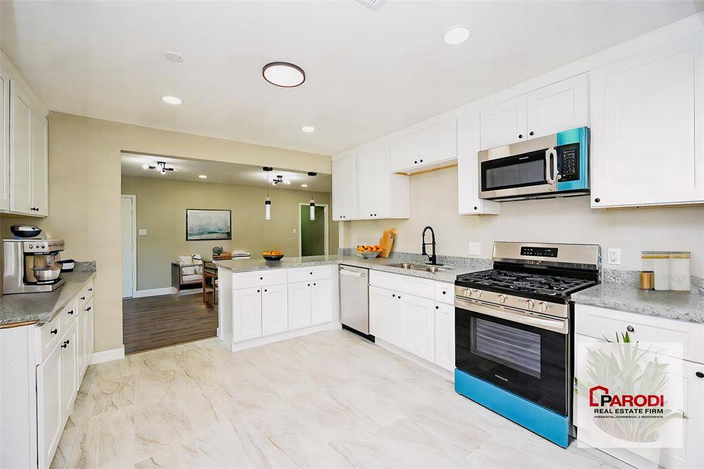 Open-concept Design: You'll love the roomy layout that lets you play with different furniture setups, making it super easy to create your perfect living space just the way you want it!