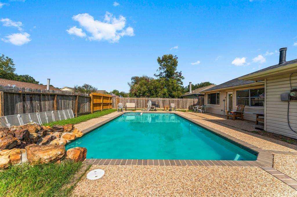 Gorgeous pool and backyard area.