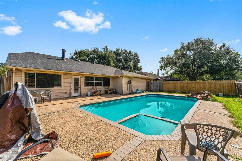 Another view of the pool and hot tub.