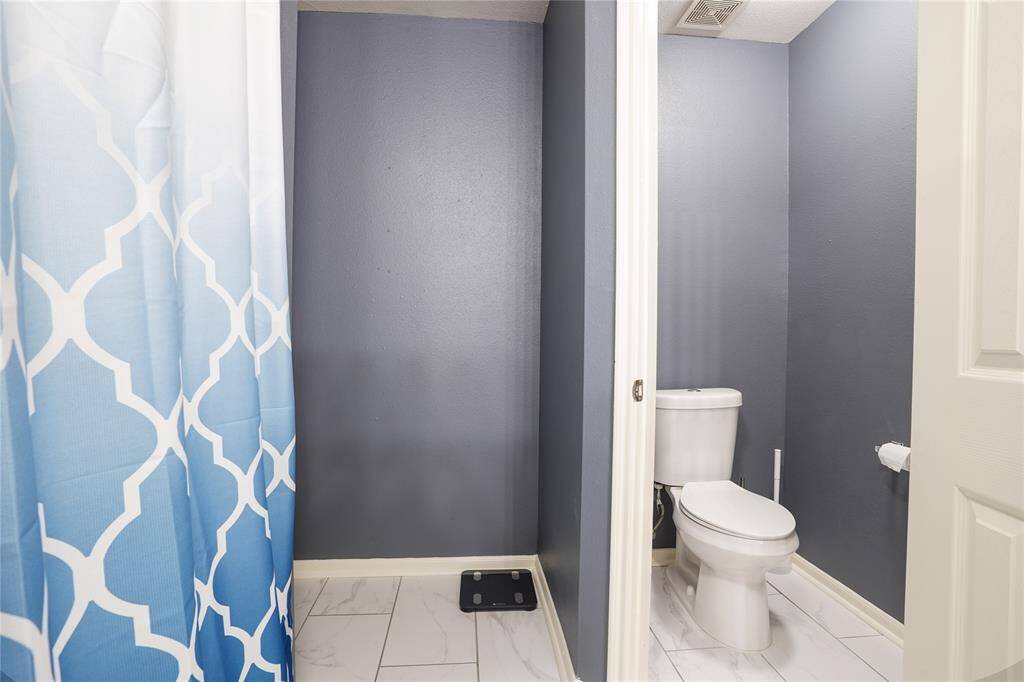Unit B - Private enclosed toilet inside ensuite.