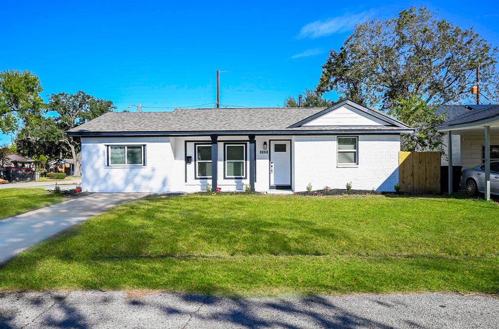 Discover this stunning property that could be your perfect home! Don’t miss out on the opportunity to make it yours.