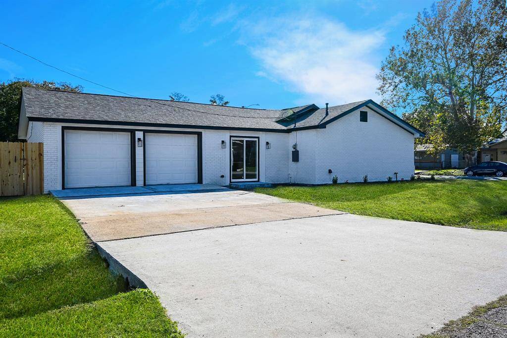 Discover this stunning property that could be your perfect home! Don’t miss out on the opportunity to make it yours.
