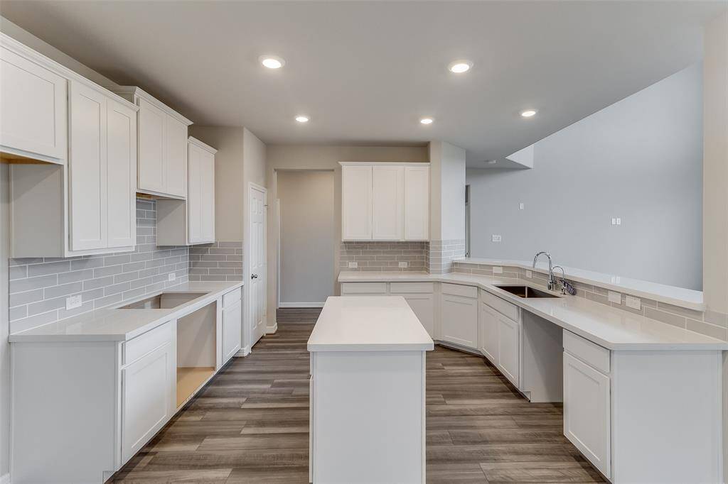 Note: Sample product photo. Actual exterior and interior selections may vary by homesite.