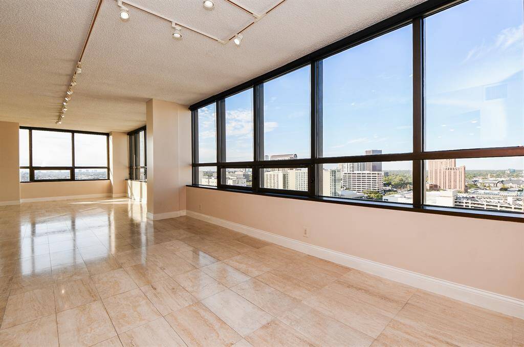Huge living area. Cross cut travertine flooring