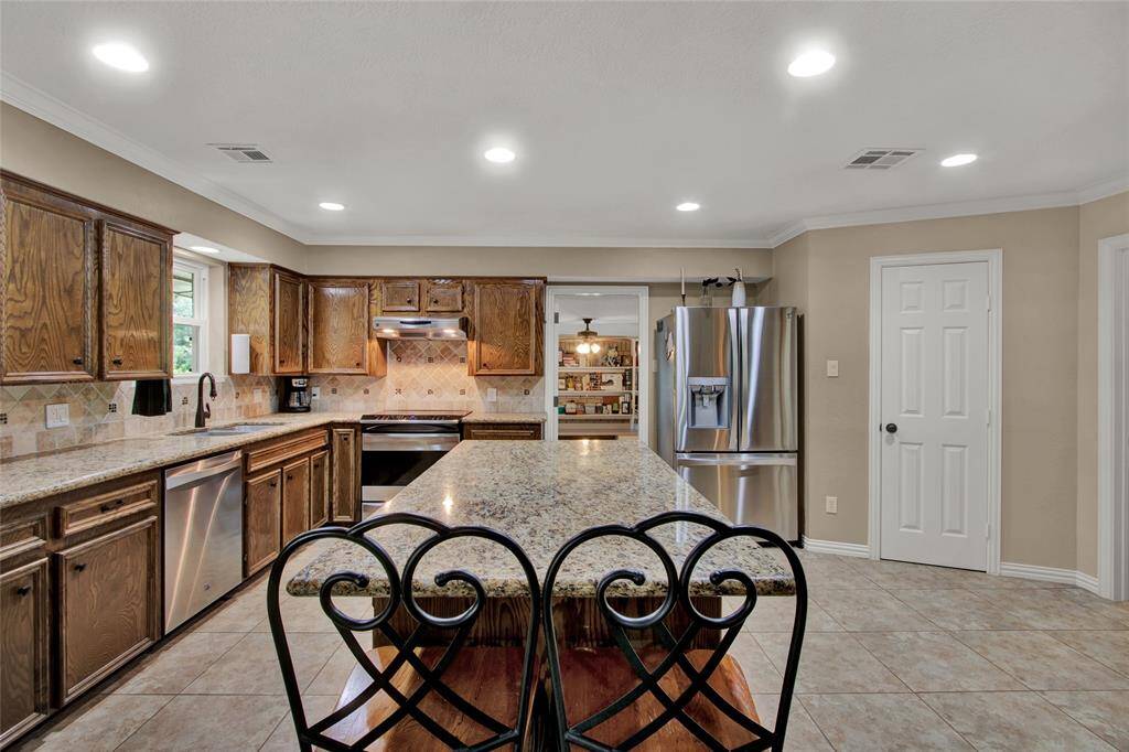 Granite countertops offer generous elbow room for many cooks in the kitchen!