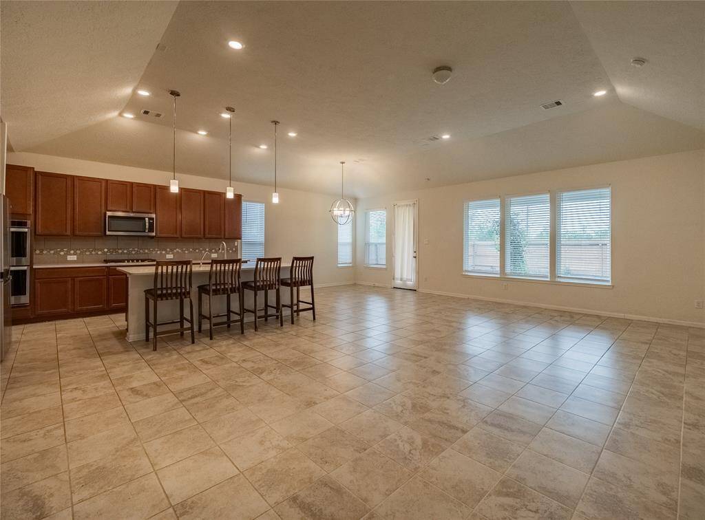 another view of the family area and how it flows right into the kitchen and breakfast nook, the bar stools stay with the sale the were custom cut to the right height for the breakfast bar