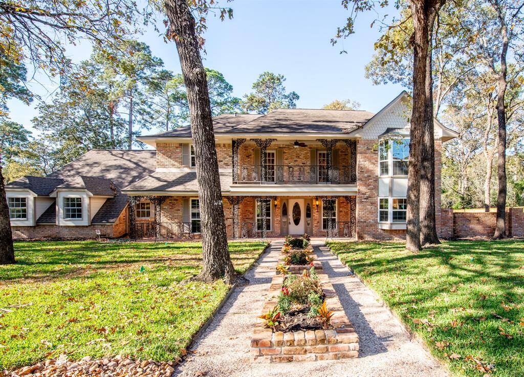 This 5 bedroom, 4.5 bathrooms home of 4,211 sqft it located close to shopping, schools and dining.
