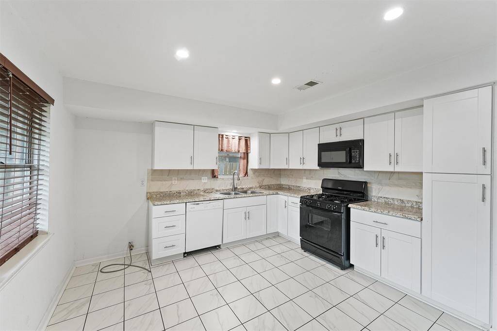 SPACIOUS KITCHEN.