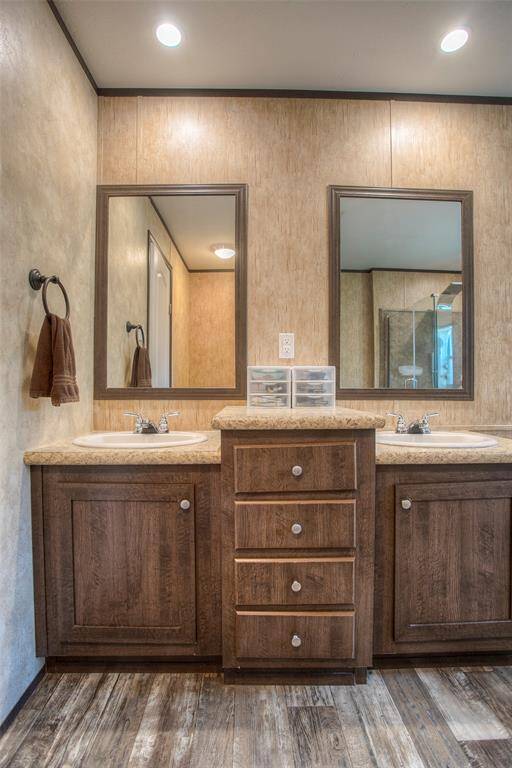 Double sinks in the primary bath.