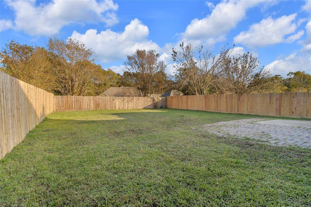 Spacious Backyard for gatherings