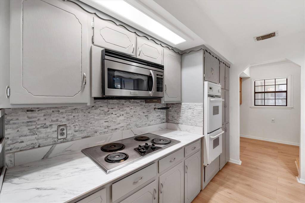 Your kitchen complete with stainless steel appliances and a double oven!