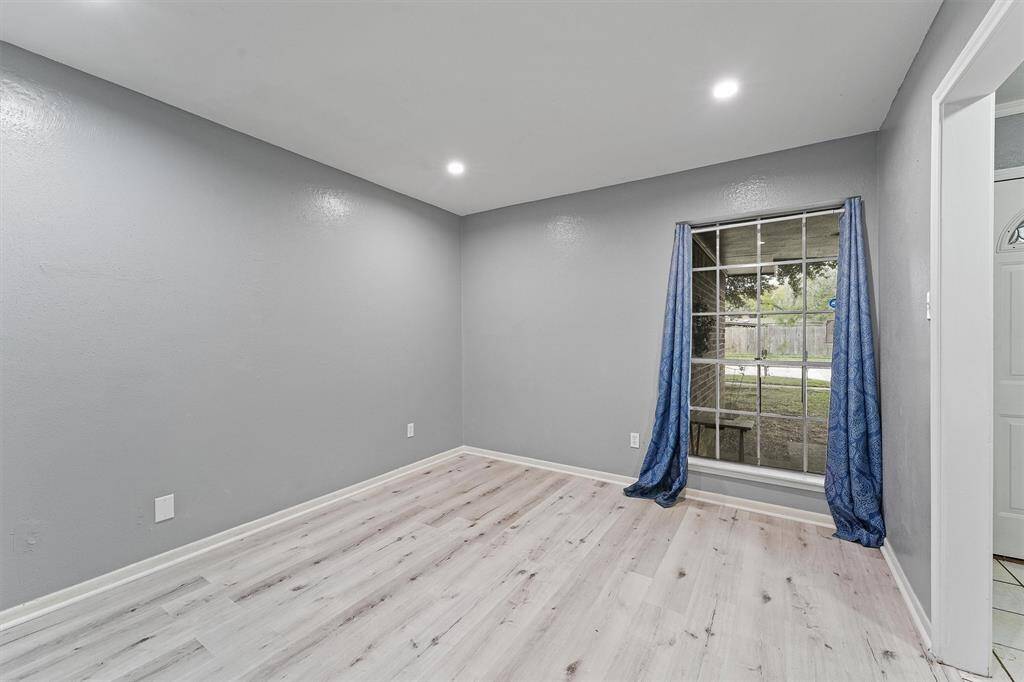 OFFICE/FLEX ROOM.