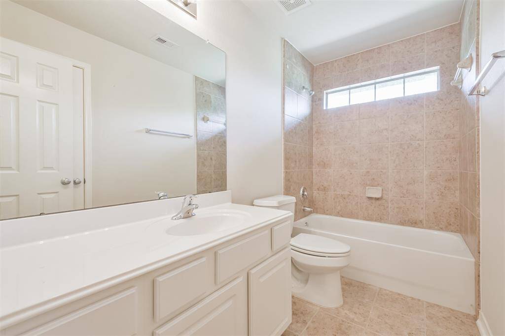 Full Bathroom upstairs