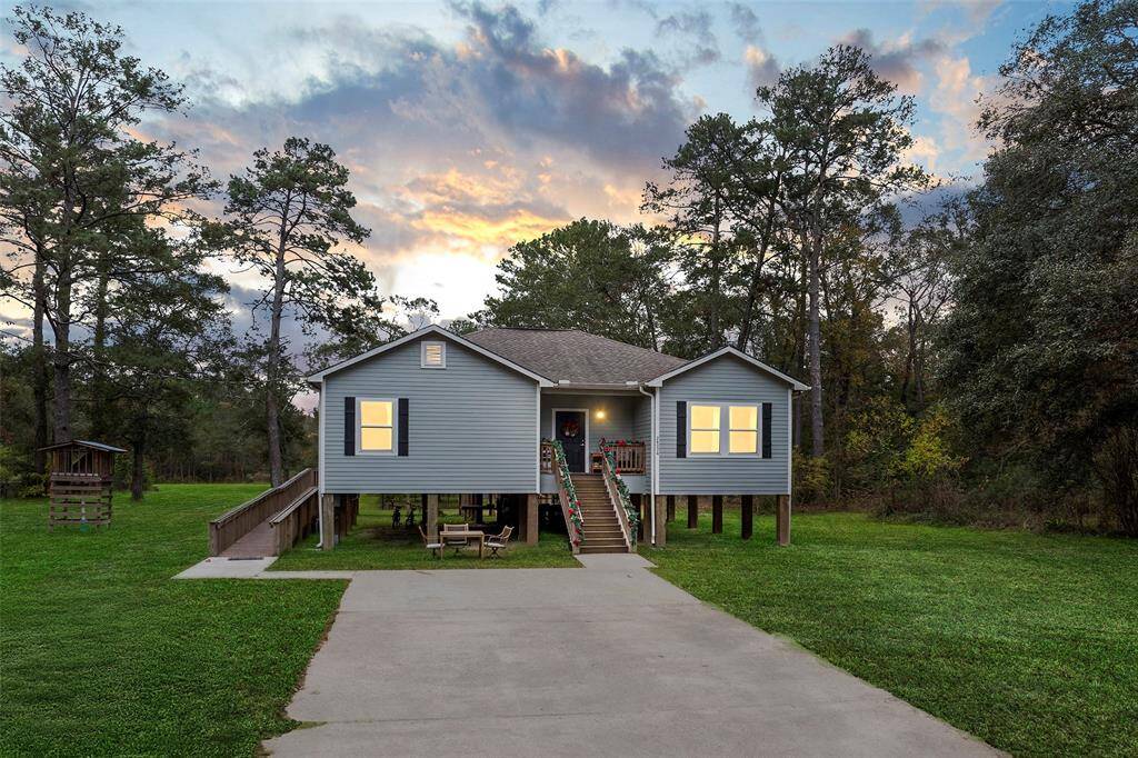 Prime Location!! 2.5 Acres of Unrestricted Land & Low Property Taxes!! Charming 4-bedroom single story home set on 2.5 acres of unrestricted land. Open concept design interior with a large living/dining area. Features:vinyl and tile flooring and ceiling fans in each room. Efficient kitchen with Formica counters. Large owner’s retreat with private bath and shower/tub combo. Home built in 2020 and is ADA compliant. Well & Septic so no water bill, underground Fiber-Optic Internet.