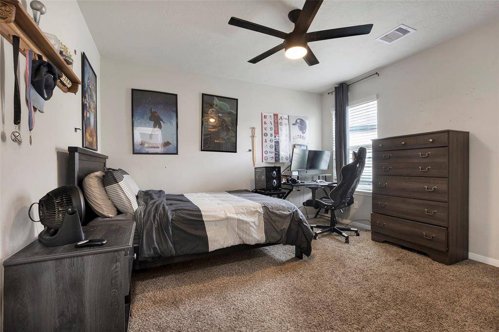 Fourth bedroom also with walk in closet.