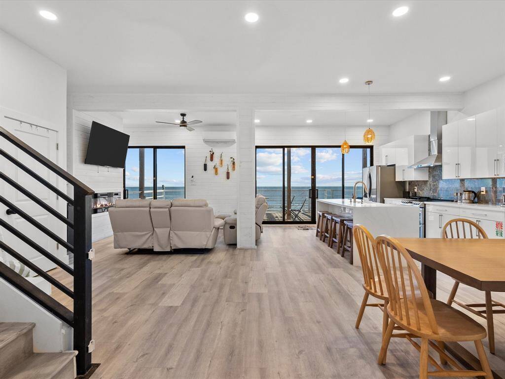 Spacious living area seamlessly connected to the entrance, offering stunning waterfront views and abundant natural light.