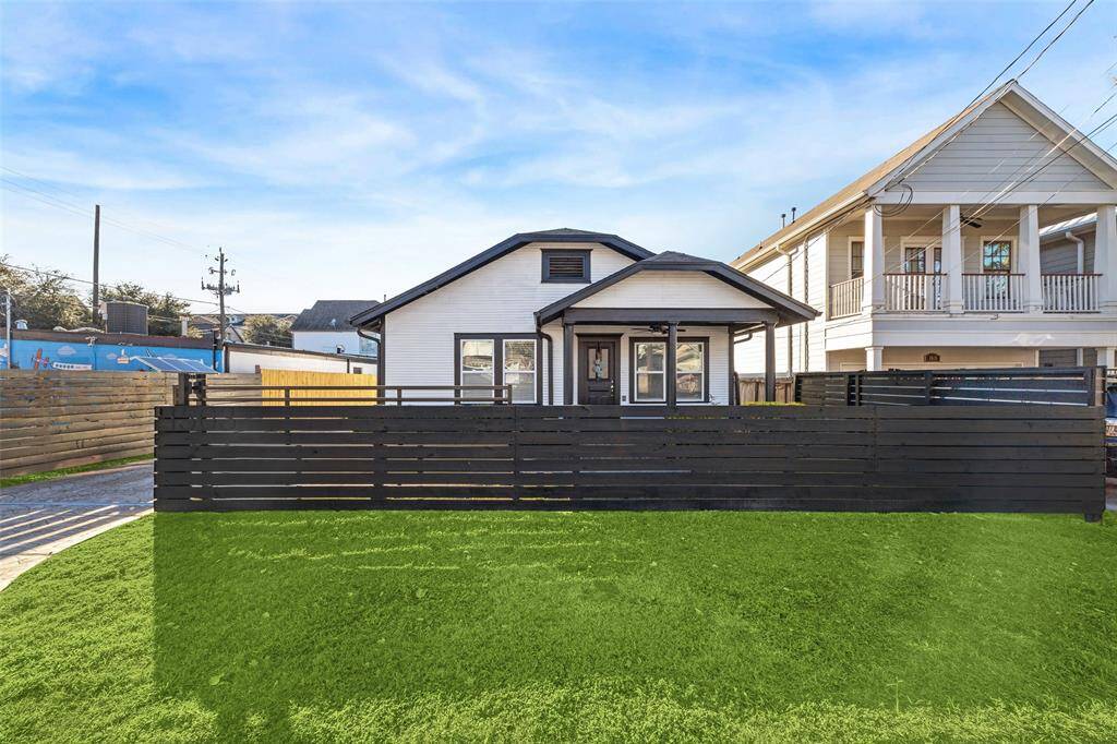 Fully fenced with automatic gate driveway