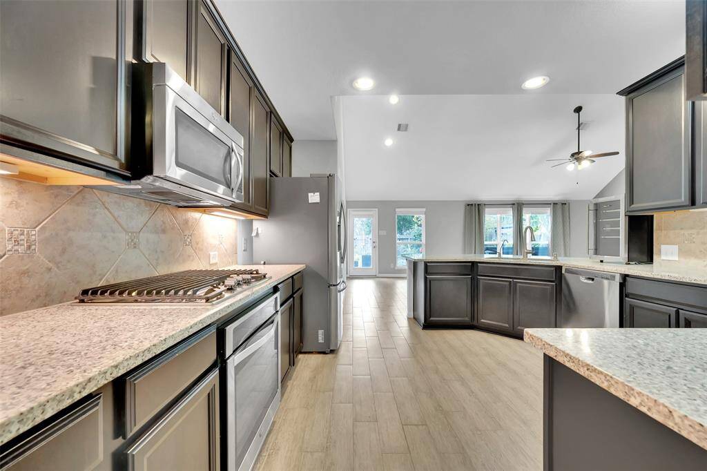 Full Featured Kitchen/Refrigerator Stays