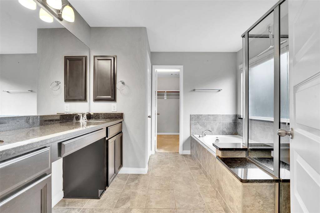 Large Primary bath