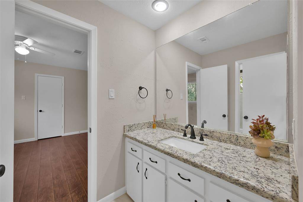 Shared bathroom joining two upstairs secondary bedrooms.