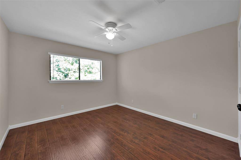 Upstairs secondary bedroom.