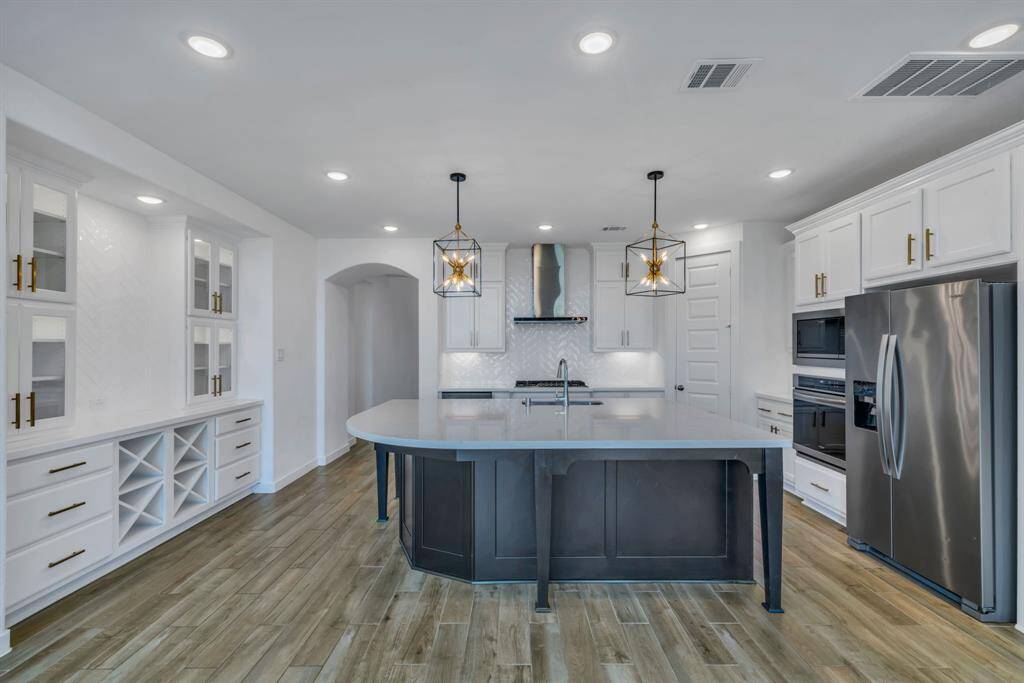 This kitchen is the PERFECT spot for entertaining!