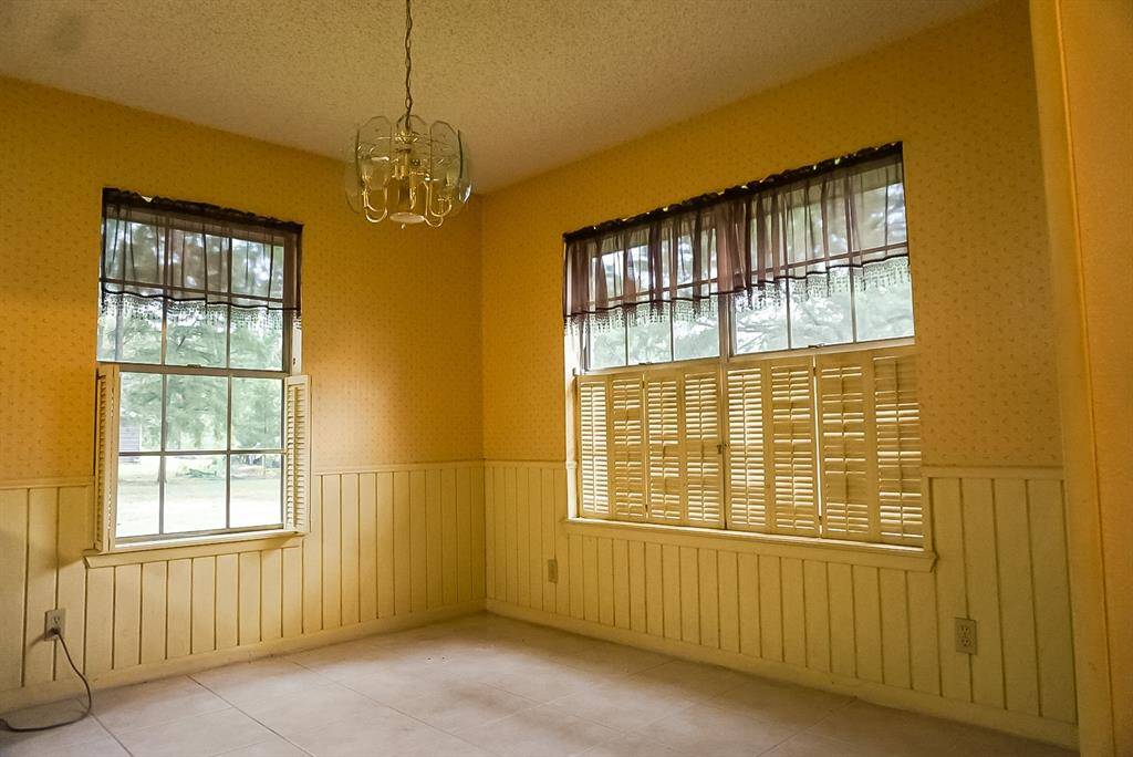 Kitchen Breakfast area overlooking outside view.