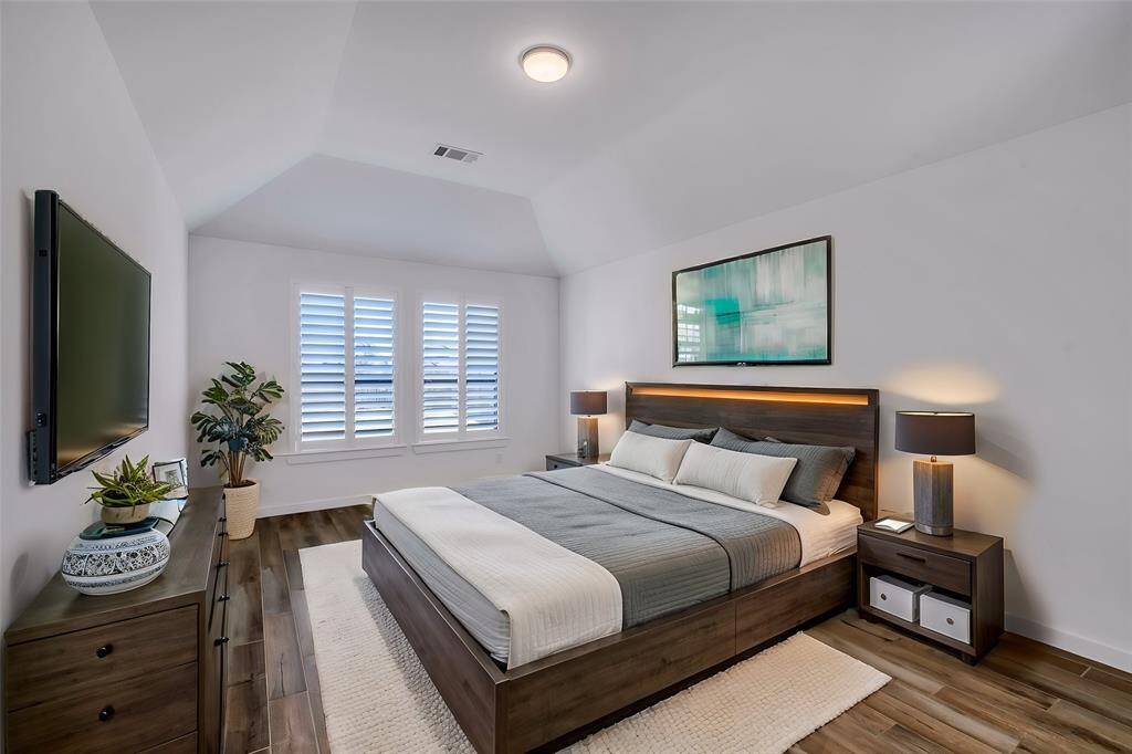 Primary bedroom equipped with plantation shutters!