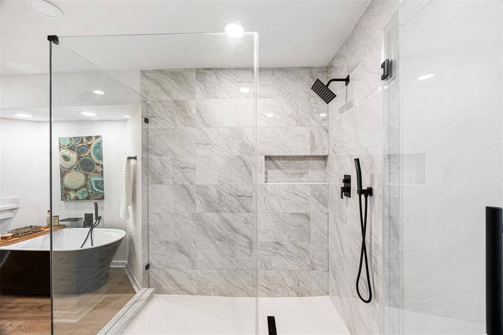 Master walk in shower