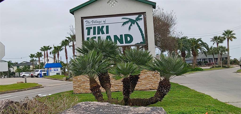 Tiki Entrance