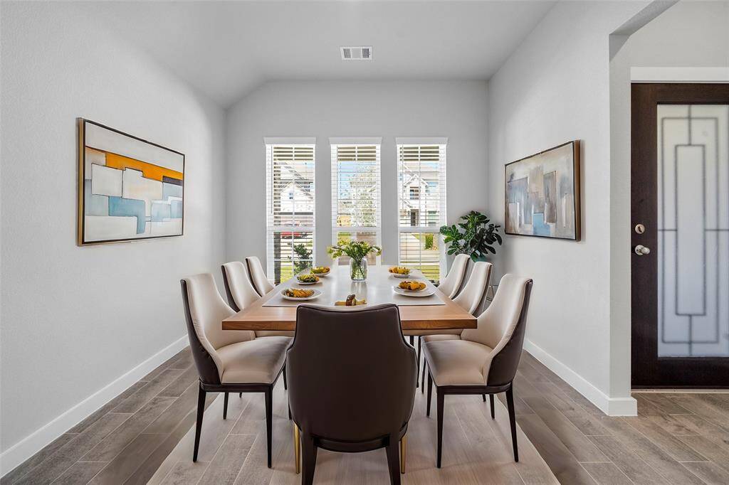 This home sits on a large lot with ample yard space in front and the back, lush landscaping and a well-maintained yard. Plenty of space to accommodate guest parking and situated on a quiet street in the Sunterra community.