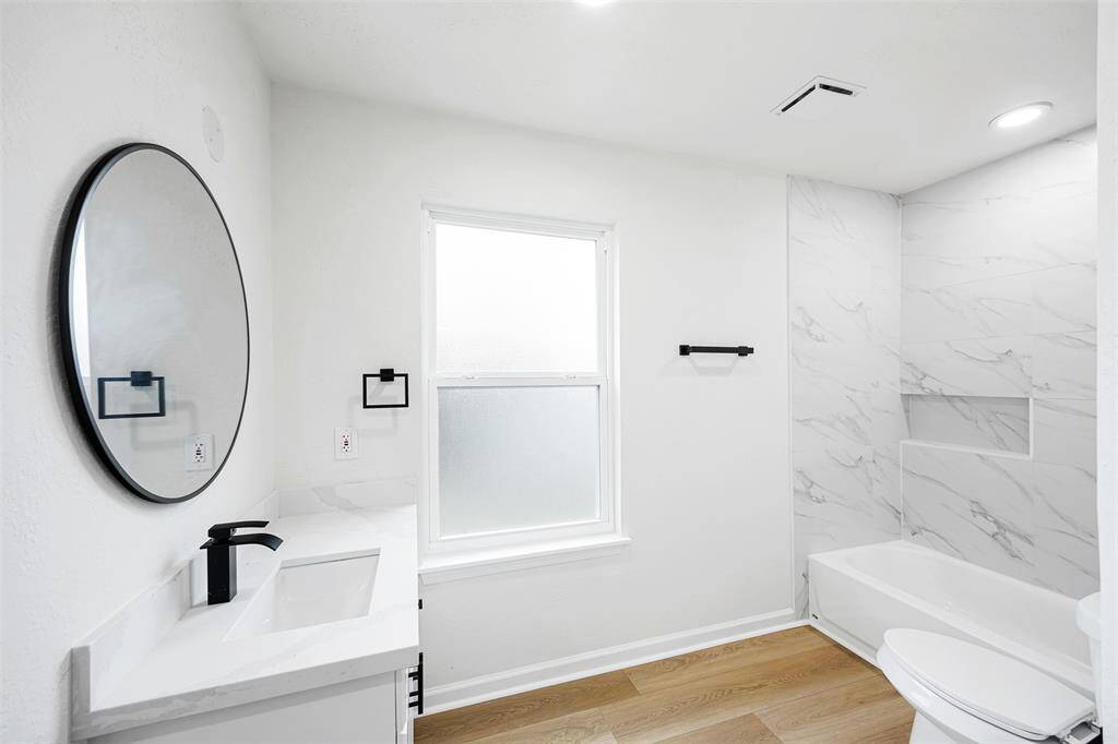 Garage apartment full bathroom