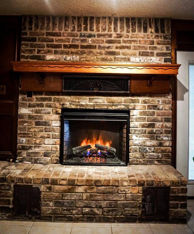 Fireplace with electric insert but it can also be used as wood burning.