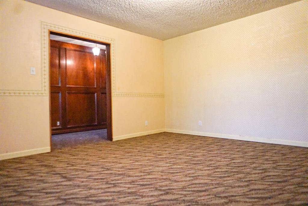 Formal Dining or optional office area